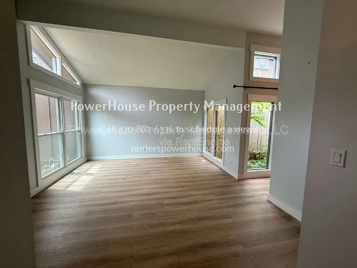 Building Photo - 120 Leeward Ln