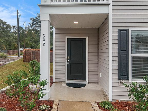 5th image of 302 Spencer Cir