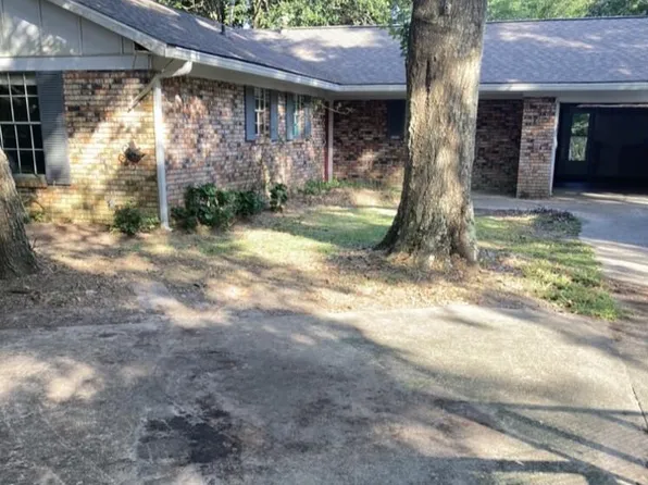 819 Graveline Rd, Gautier, MS 39553