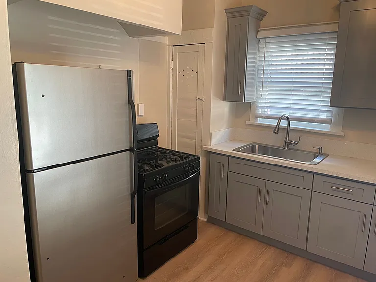 3401 N Mission Rd — Photo 13