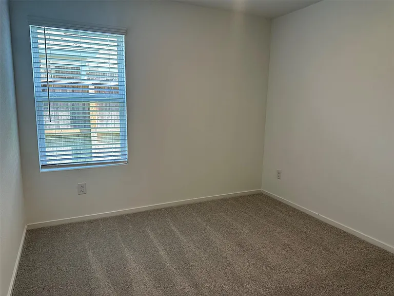 31415 Pratola Serra Cir — Photo 14