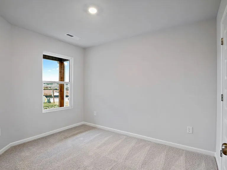 821 Ashford Dr — Photo 12