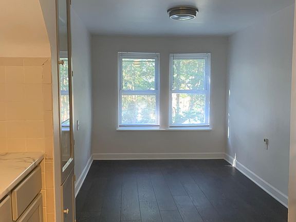 5th image of 5905 W Peterson Ave #2
