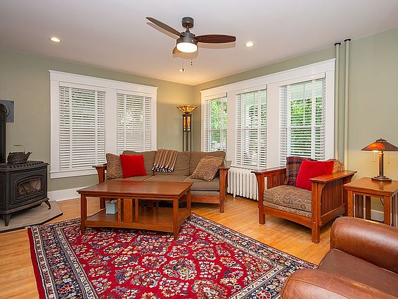 4th image of 129 Parkside Dr