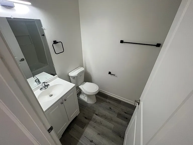 Highland Pacifica Apartments — Photo 9