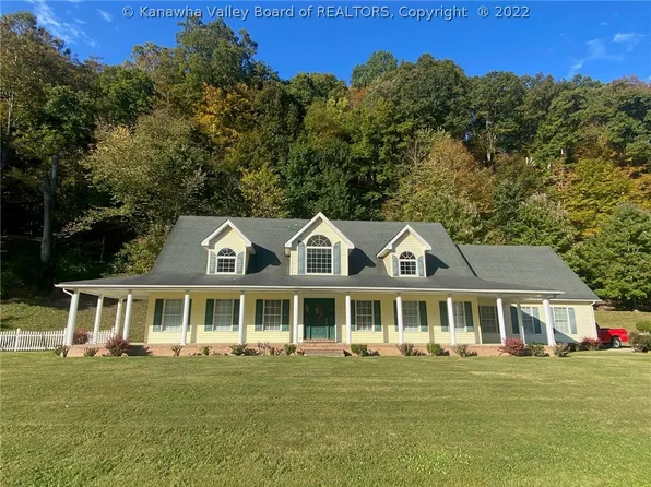 31 Manila Dr, Chapmanville, WV 25508