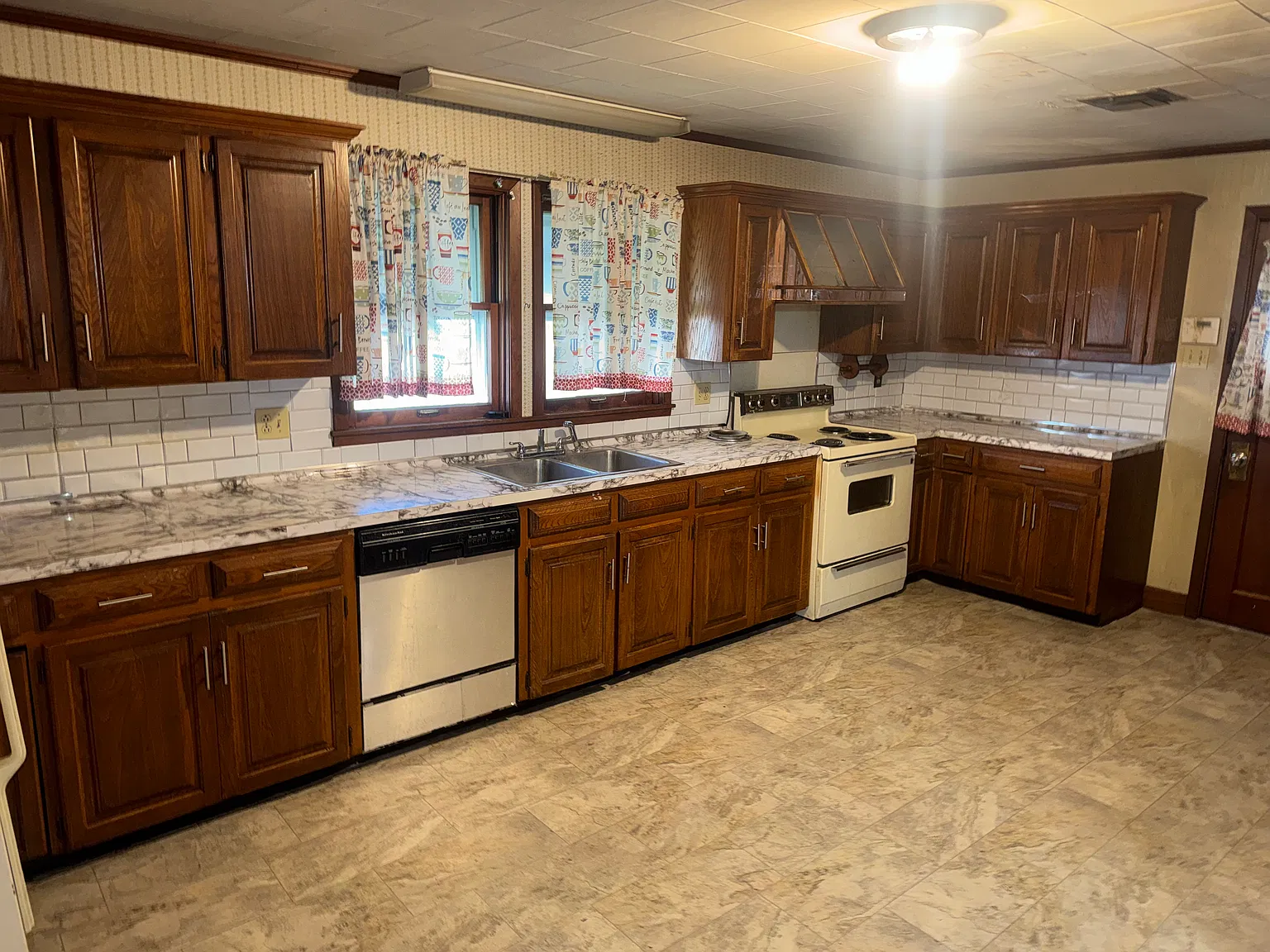 4 bed, 2100 sqft, $1,300 — Photo 4