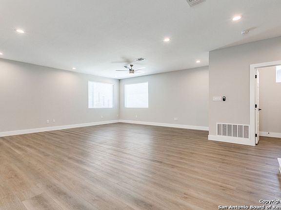 5th image of 1618 W Lawndale Dr #6