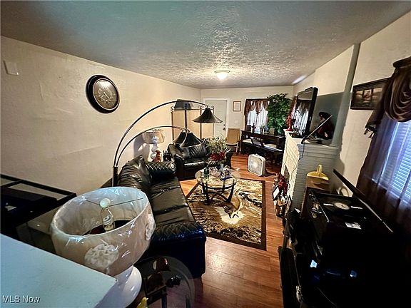 5th image of 915 Whittier Ave