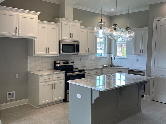3rd image of 220 Adry Ln