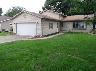 424 Stratford Ct, McHenry, IL 60050