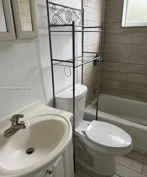 2430 NE 135th St #102 — Photo 20