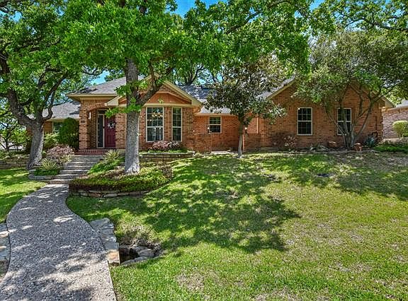 2nd image of 465 Craig Cir