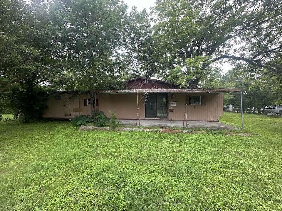 1st image of 602 E Navasota St