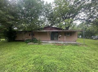 602 E Navasota St, Groesbeck, TX 76642