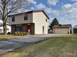 214 S Colonial Pkwy, Saukville, WI 53080
