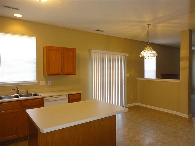 1120 Sassafras Trl — Photo 3