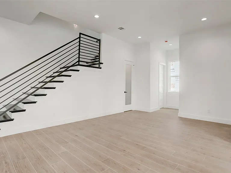 6816 Hartland Ave — Photo 13