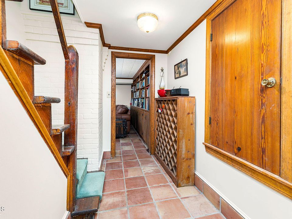 50th image of 418 Fairview St