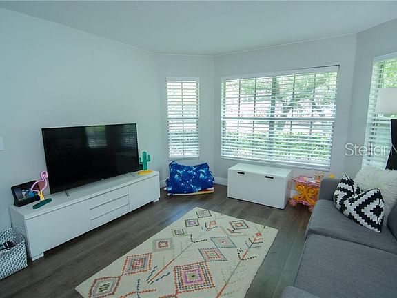 5th image of 201 Live Oak Ct