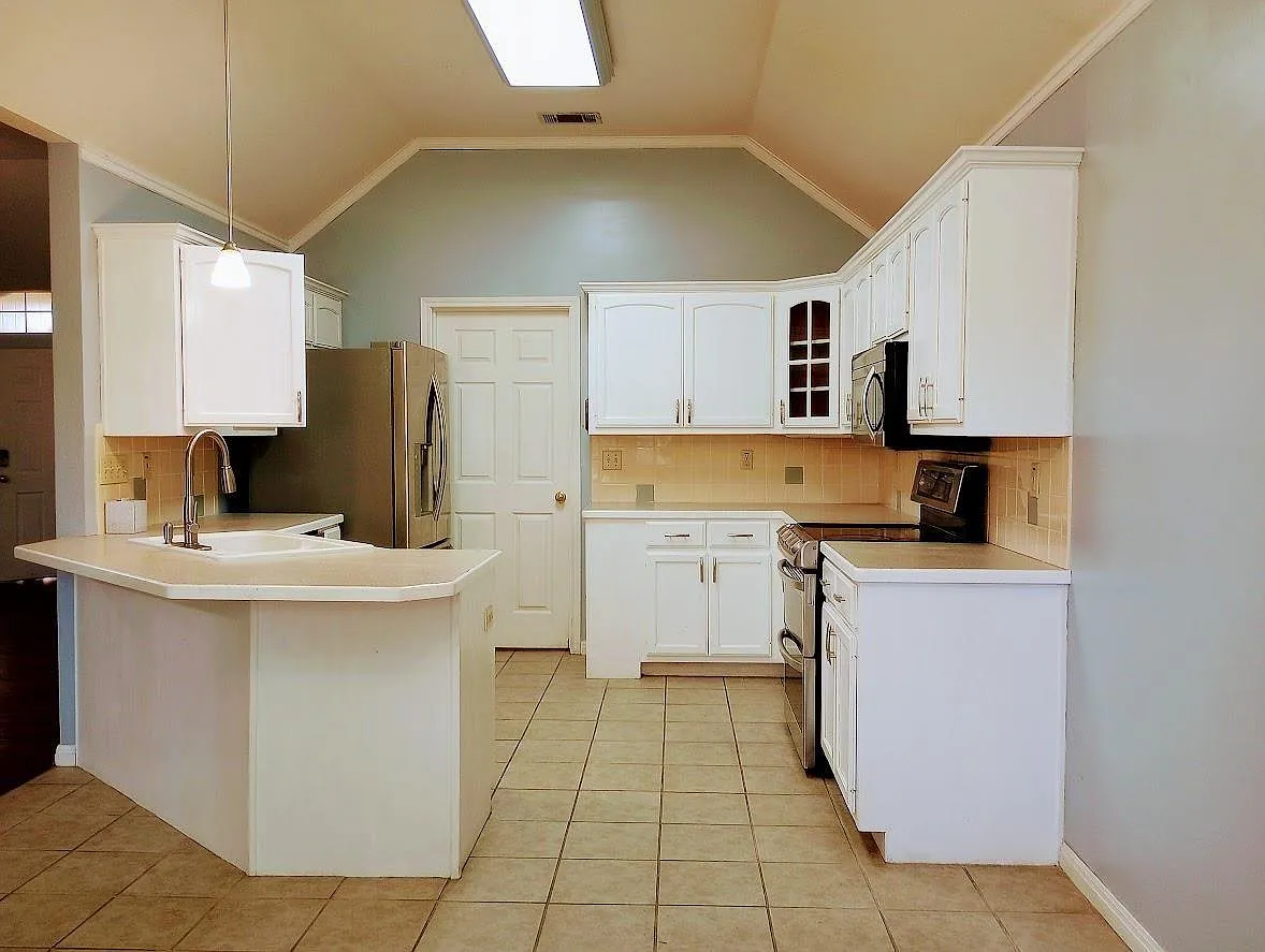 Building Photo - 7996 Blue Bonnet Ln