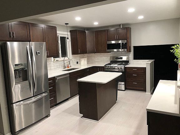 2nd image of 31800 Farm Dr