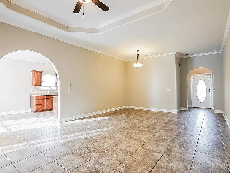 626 Waterford Ln — Photo 5