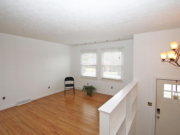 5th image of 104 Ross Dr