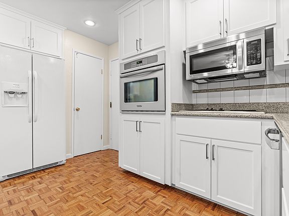4th image of 1065 Cassia Way