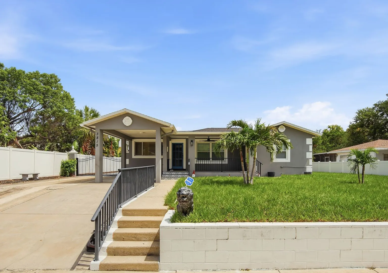 Beautiful S. Tampa 3BR/2BA remodeled home with covered parking in sought out school district. — Photo 3
