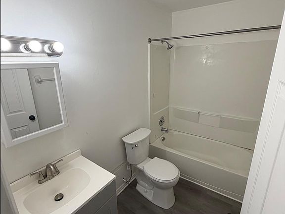3rd image of 3570-3572 Valencia St