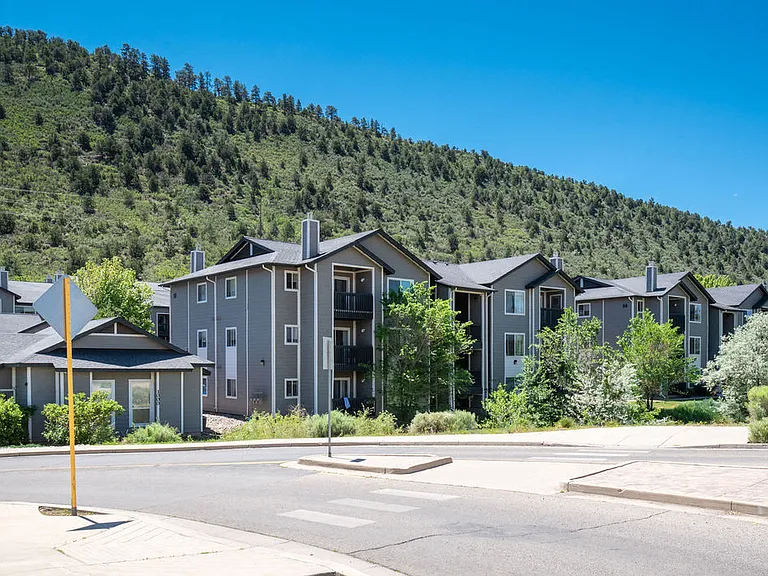 Skyline Apartments — Photo 31