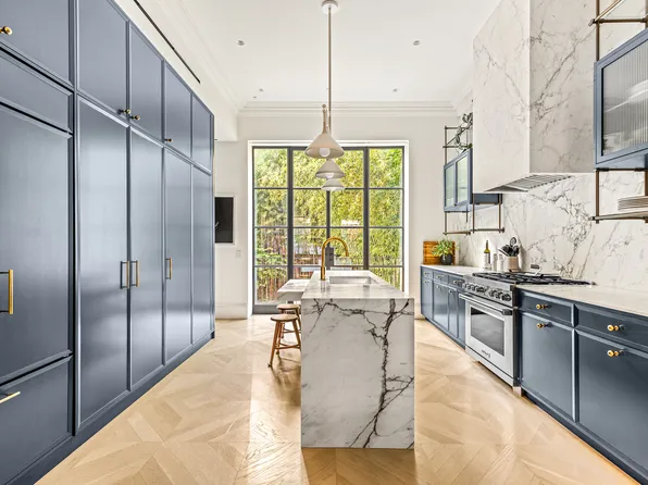 60 West 9th Street image 4 of 21