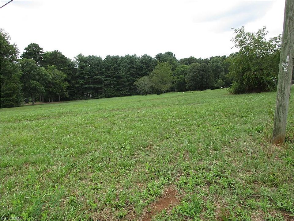 2nd image of 1 Meadowbrook Dr