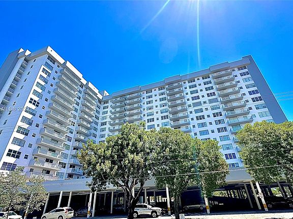 5th image of 137 Golden Isles Dr APT 1510