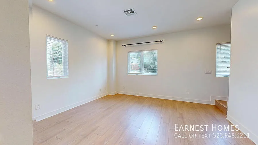 Spacious 3-Bedroom + 2.5 Bathroom Apartment in the heart of Echo Park! — Photo 3
