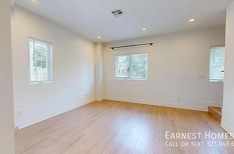 147 1/2 Roselake Ave — Photo 3