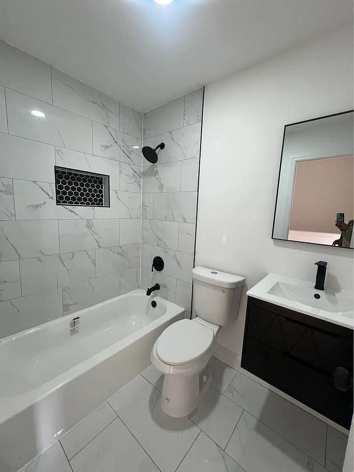 5233 Saint Charles Ave — Photo 2