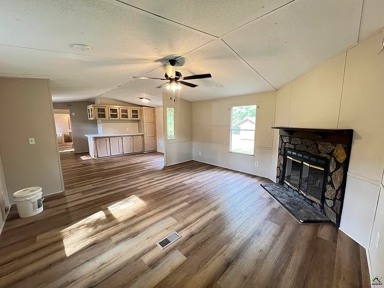 1018 247th Hwy — Photo 3
