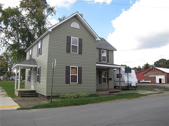 4th image of 300 Pine St