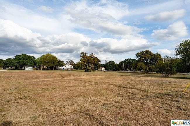 1st image of 101 Oak Mdws