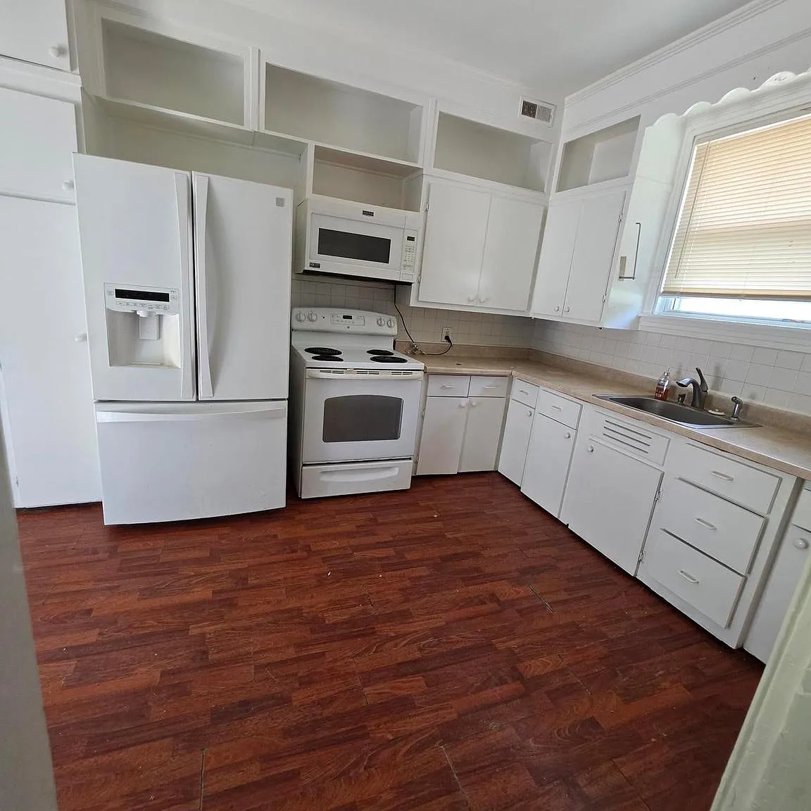 3 bed, 1800 sqft, $2,200 — Photo 1