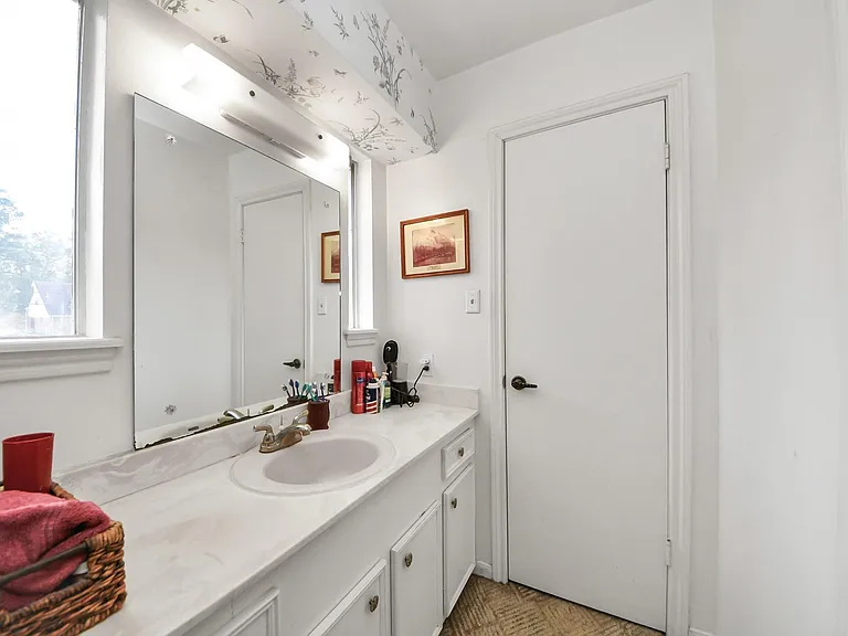 17 Winged Foot Dr — Photo 30