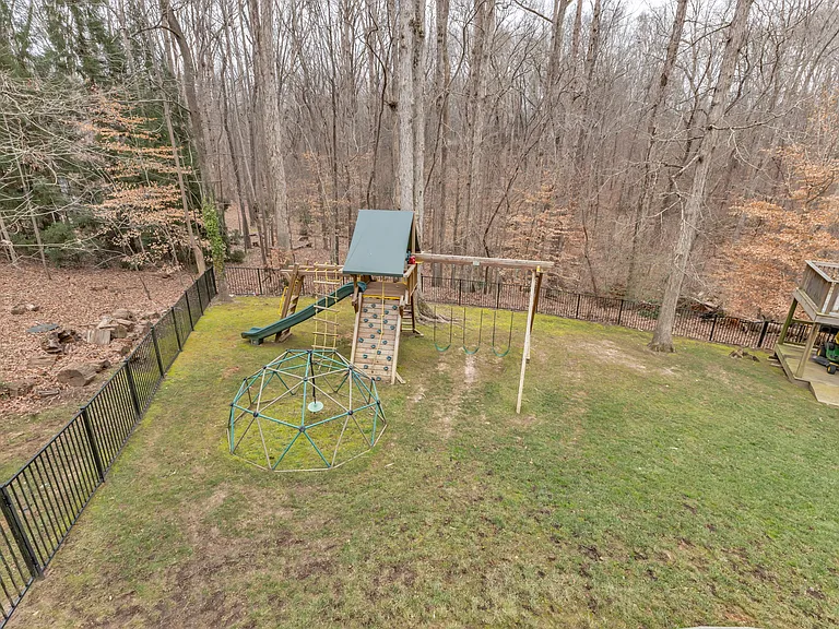 1126 Trailwood Dr — Photo 80