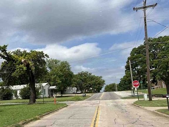 Exterior Neighborhood (street photo)