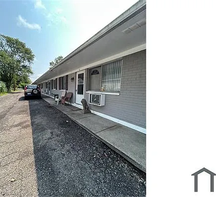 208 N Prospect Rd — Photo 2