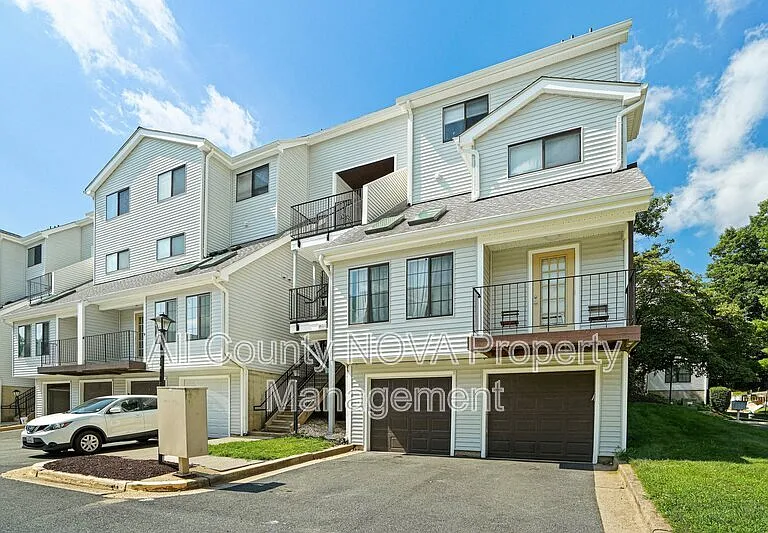 1611 Carriage House Ter #1611 — Photo 3
