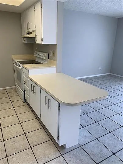 309 SW 3rd Pl #7 — Photo 32