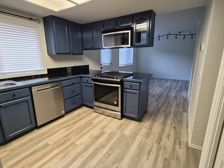 9253 SW Davies Rd — Photo 3