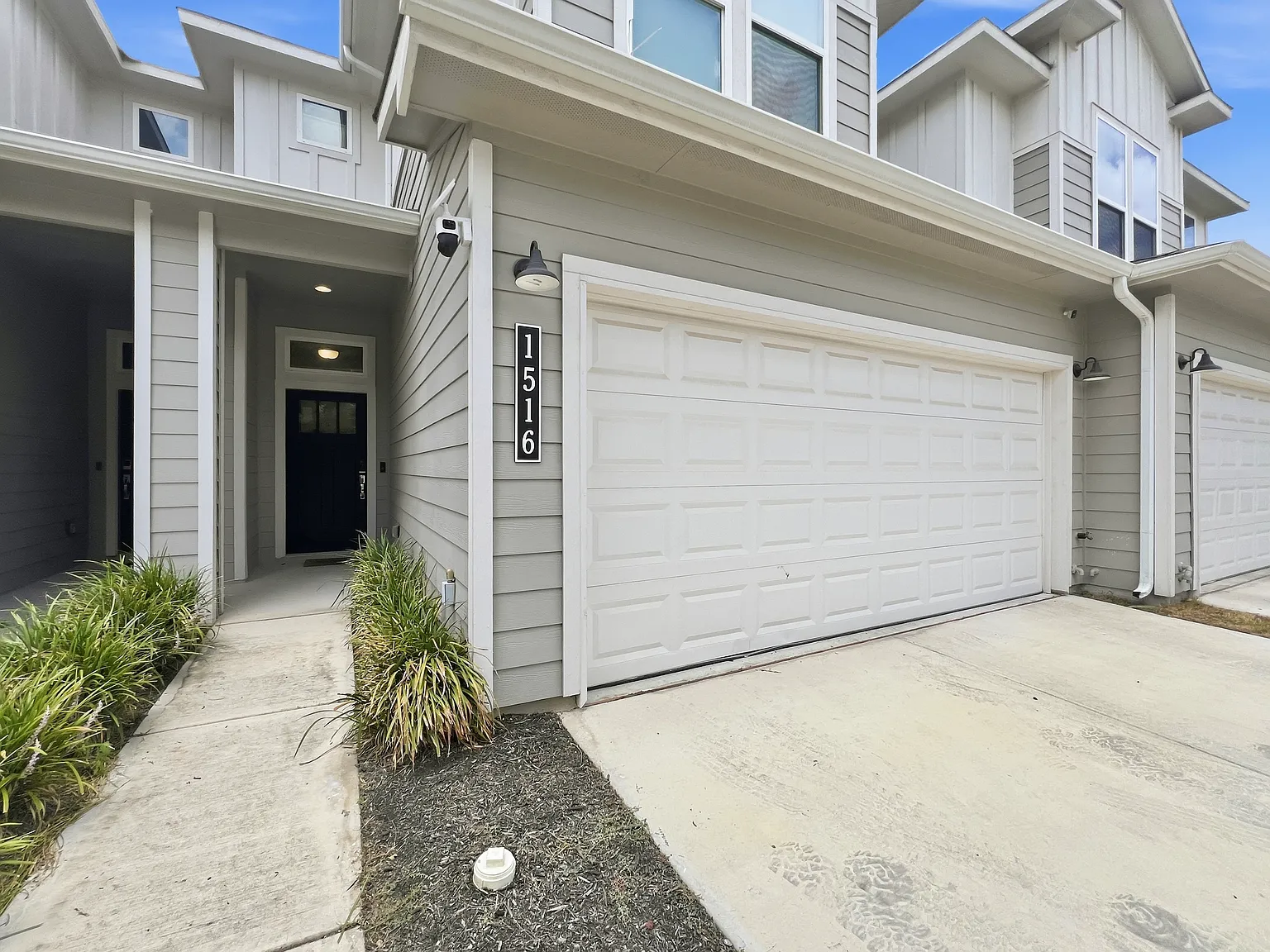 3 bed, 2.5 bath, 1792 sqft, $2,700 — Photo 1